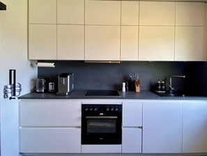 Mikrowelle, Ofen, Herdplatte, Geschirrspüler