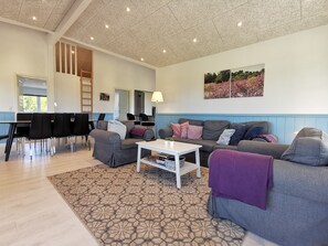 Casa, 4 habitaciones, fumadores, patio | Sala de estar