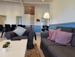 Casa, 4 habitaciones, fumadores, patio | Sala de estar