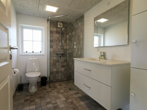Bathroom - Modern Holiday Home With Partial Sea Views in Læsø, Denmark (Læsø)
