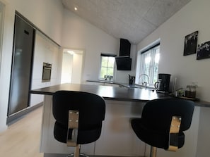 House, 4 Bedrooms, Smoking, Patio | Interior