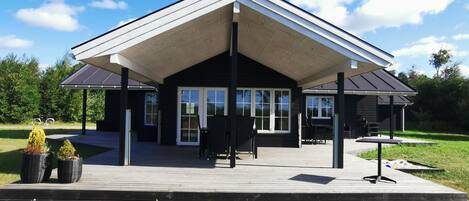 House, 4 Bedrooms, Smoking, Patio | Exterior