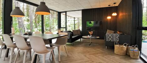 House, 4 Bedrooms, Patio, Garden View | Dining room