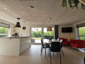 Dining room - New Luxury Holiday Home With Nature View Near Østerby Harbour (Læsø)