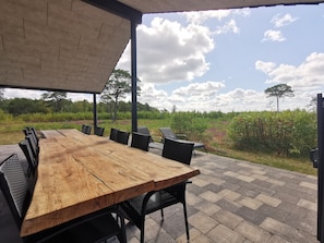Tempat makan outdoor