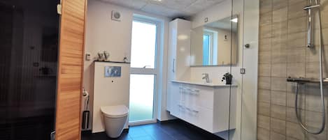 Maison, 4 chambres, accessible aux personnes à mobilité réduite, fumeur | Salle de bain