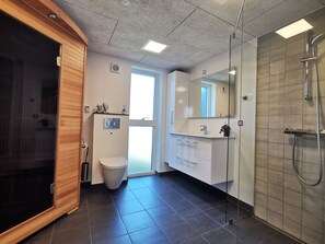 Bathroom - Panoramic Views and Luxurious Comfort on Læsø Island and Sleeps up to 16 Persons (Læsø)