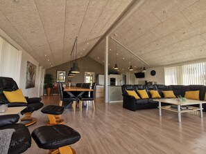 Living room - Panoramic Views and Luxurious Comfort on Læsø Island and Sleeps up to 16 Persons (Læsø)
