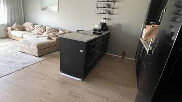 Dormitório compartilhado, 1 quarto, para fumantes, vista para a cidade | Área de estar