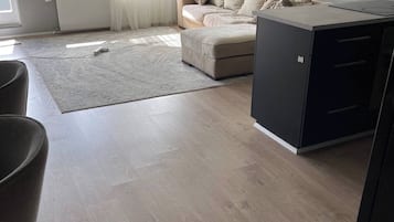 Dormitório compartilhado, 1 quarto, para fumantes, vista para a cidade | Área de estar