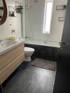 Dortoir Partagé, 1 chambre, fumeur, vue ville | Salle de bain
