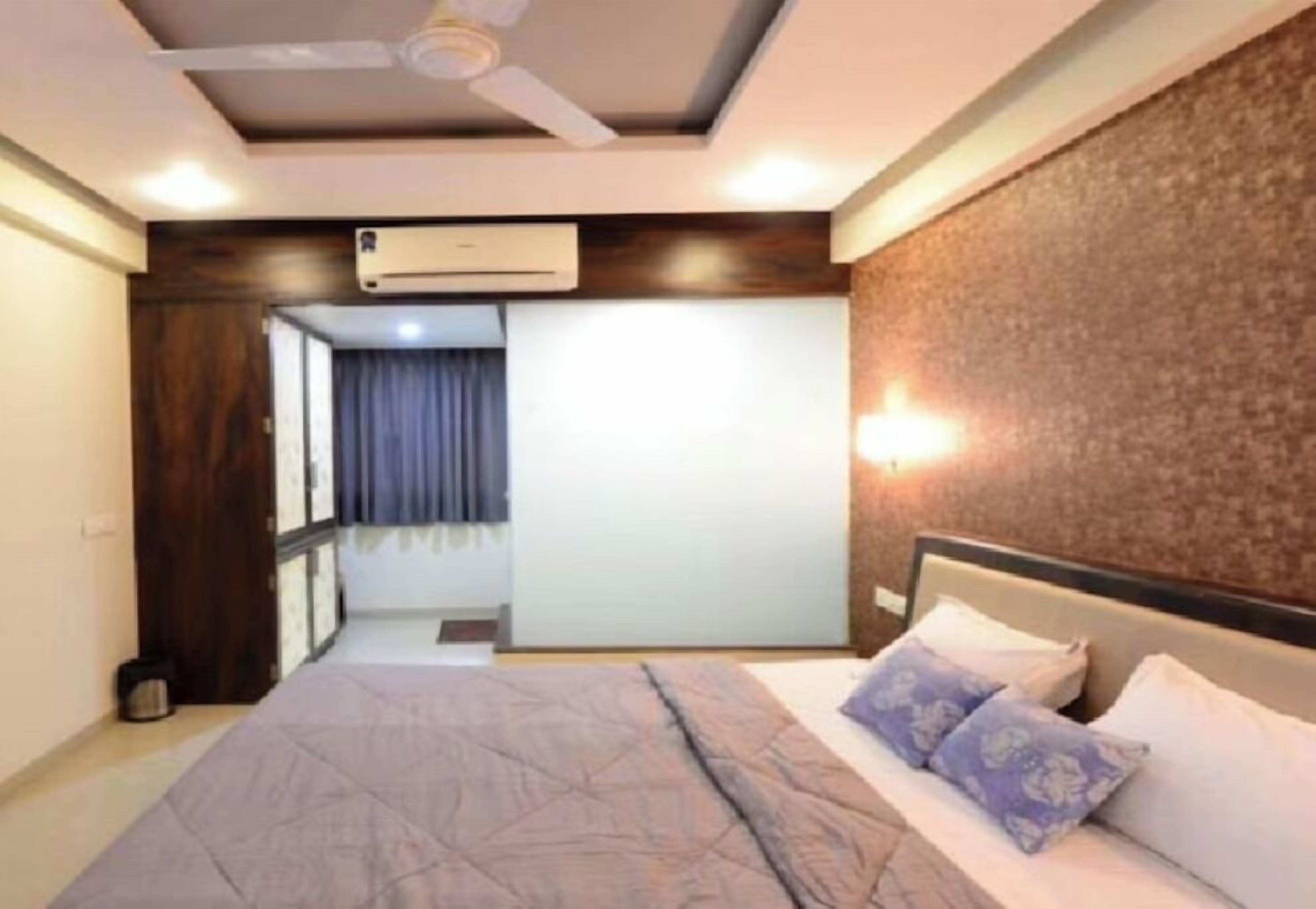 Deluxe Double or Twin Room | Egyptian cotton sheets, premium bedding, memory-foam beds, desk