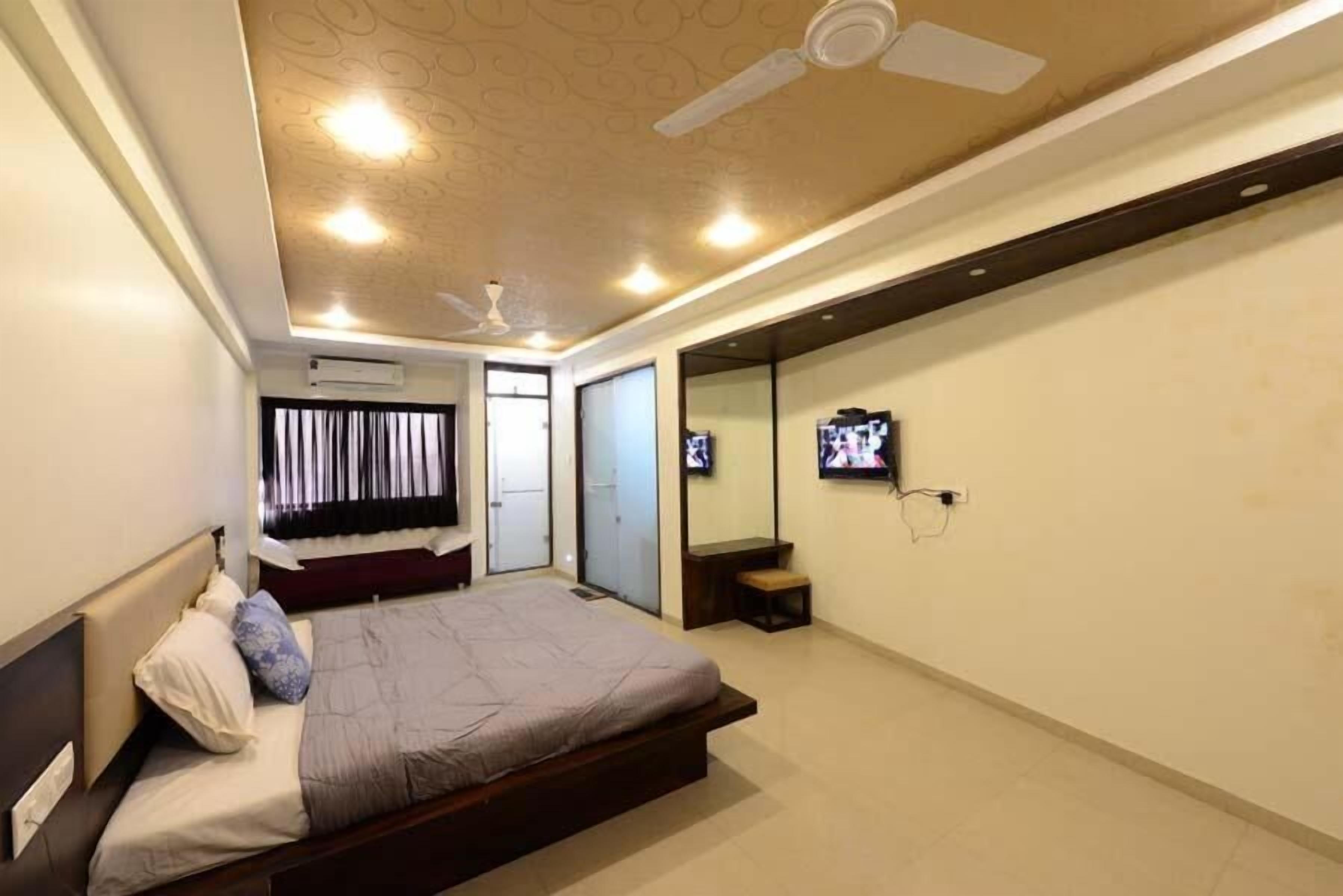 Egyptian cotton sheets, premium bedding, memory foam beds, desk