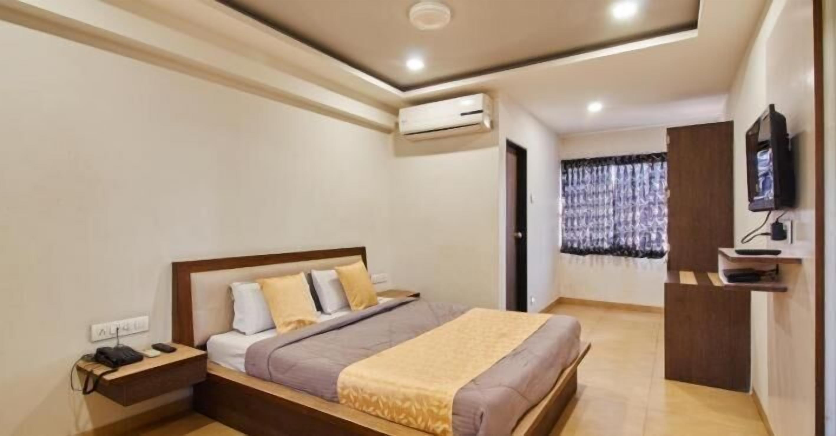 Egyptian cotton sheets, premium bedding, memory foam beds, desk