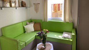 Living area - Comfortable mobile home in the south of France - perfect family vacation near the beach (Vias)