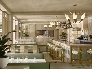 Dining - 3 Sophisticated Accommodations with Modern Decor Near Juno Beach & Pool (Palm Beach Gardens)