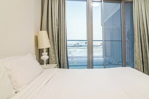 Unclassified image, 5 of 17, button - Bright 2-bedroom apartment in Dubai water front creek harbour view (Dubai)