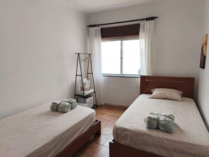 Ferros/tábuas de passar roupa, Wi-Fi, roupa de cama