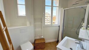 Shower, towels, soap, toilet paper - Appartement de standing -centre- ville de Nice (Nice)