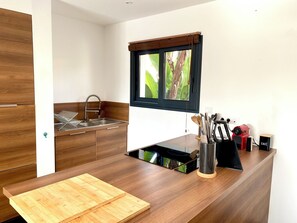 Fridge, microwave, oven, stovetop - Villa Livia swimming pool, Beach 500 m, sea view (Albitreccia)