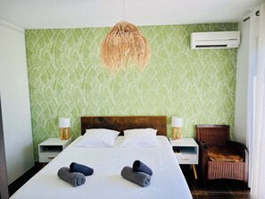 Desk, iron/ironing board, WiFi, bed sheets - Villa Livia swimming pool, Beach 500 m, sea view (Albitreccia)