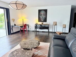 Smart TV - Villa Livia swimming pool, Beach 500 m, sea view (Albitreccia)