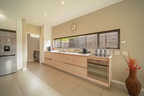 Micro-ondas, fogão, cooktop, lava-louças