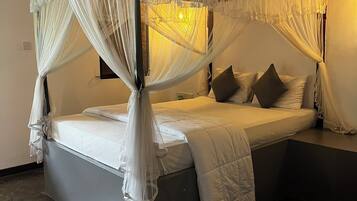 Desk, laptop workspace, free WiFi