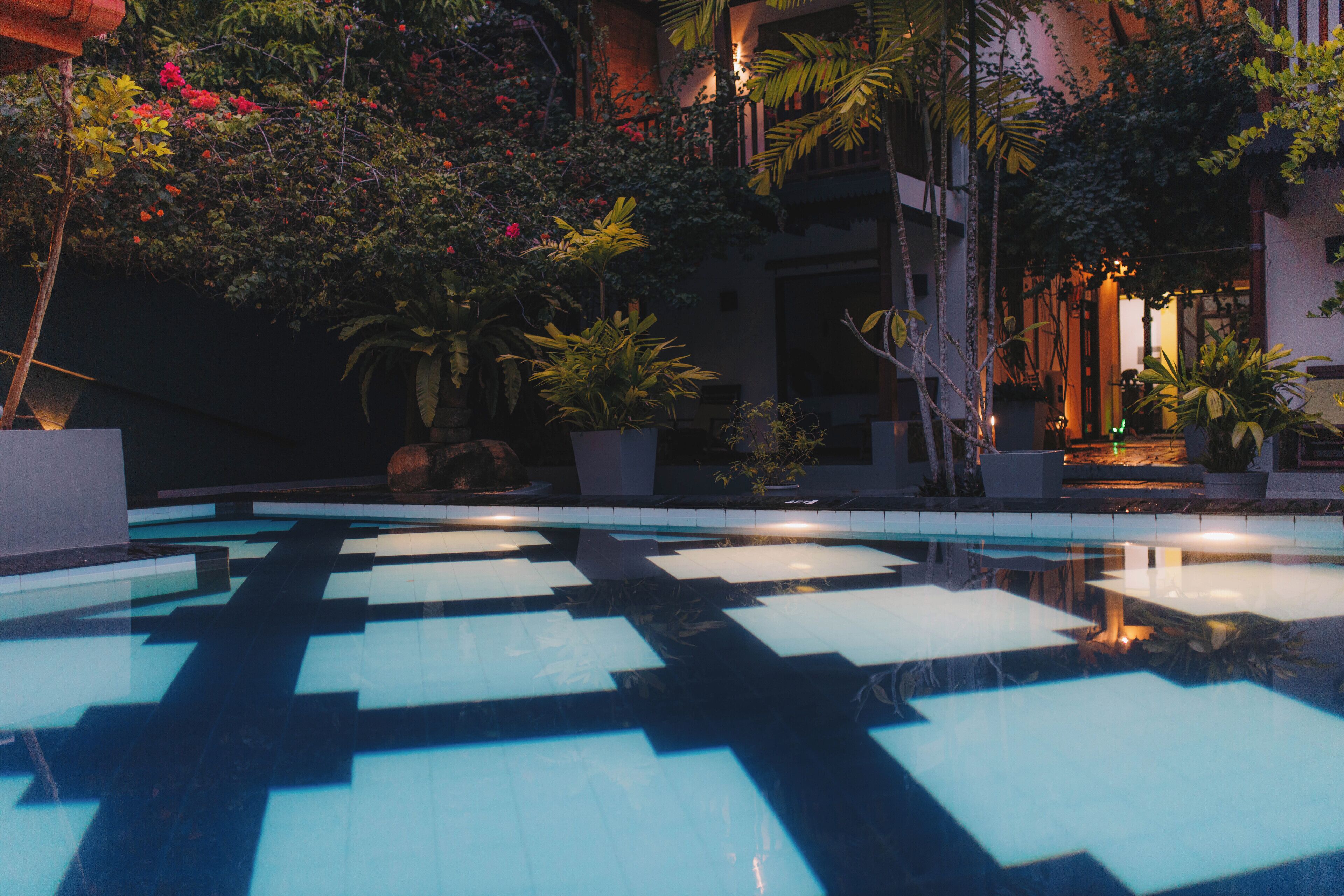 2 outdoor pools