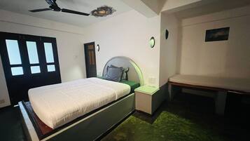 Desk, laptop workspace, free WiFi