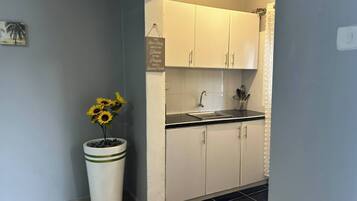 Studio, 1 Bedroom, Smoking | Private kitchen