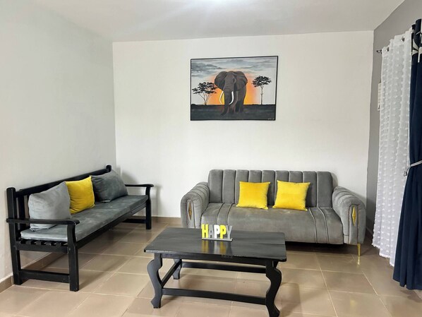 Studio, 1 Bedroom, Smoking | Living room