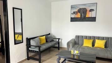 Studio, 1 Bedroom, Smoking | Living room