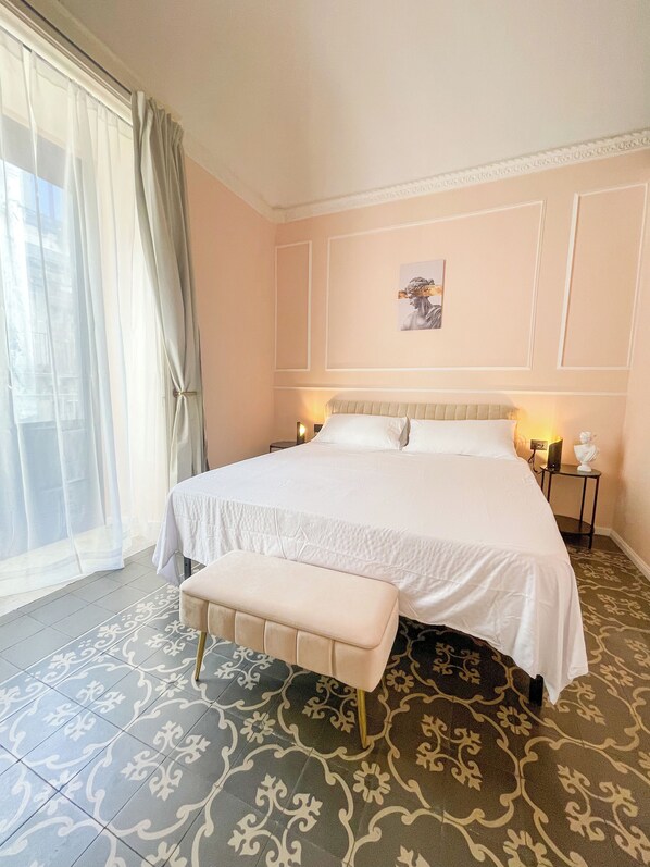 Habitación de lujo con 1 cama matrimonial o 2 individuales | Minibar, escritorio y espacio para trabajar con laptop