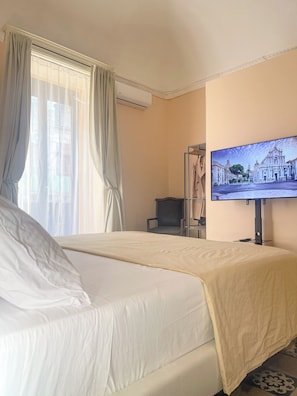 Deluxe Double or Twin Room, Balcony | Minibar, desk, laptop workspace, blackout drapes - Flame B&B - Elegant Rooms (Catania)