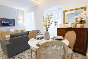 Dining - Valletta City Gate Apartment in Floriana (Il-Furjana)