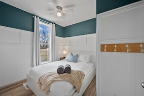 3 bedrooms, iron/ironing board, free WiFi, bed sheets - Timeless 1890s Bungalow Steps to Downtown (Provo)