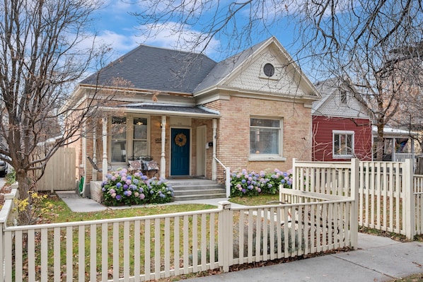 Exterior - Timeless 1890s Bungalow Steps to Downtown (Provo)