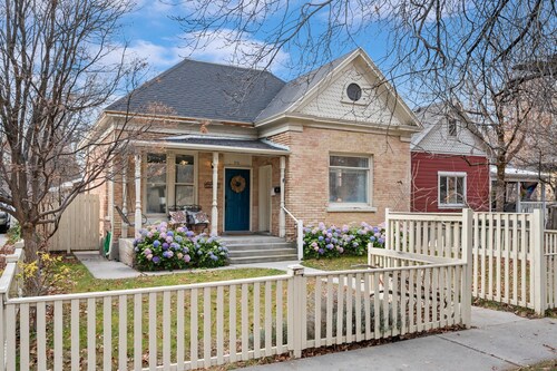 Timeless 1890s Bungalow Steps to Downtown