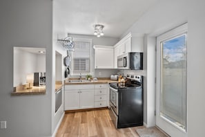Fridge, microwave, oven, stovetop - Timeless 1890s Bungalow Steps to Downtown (Provo)