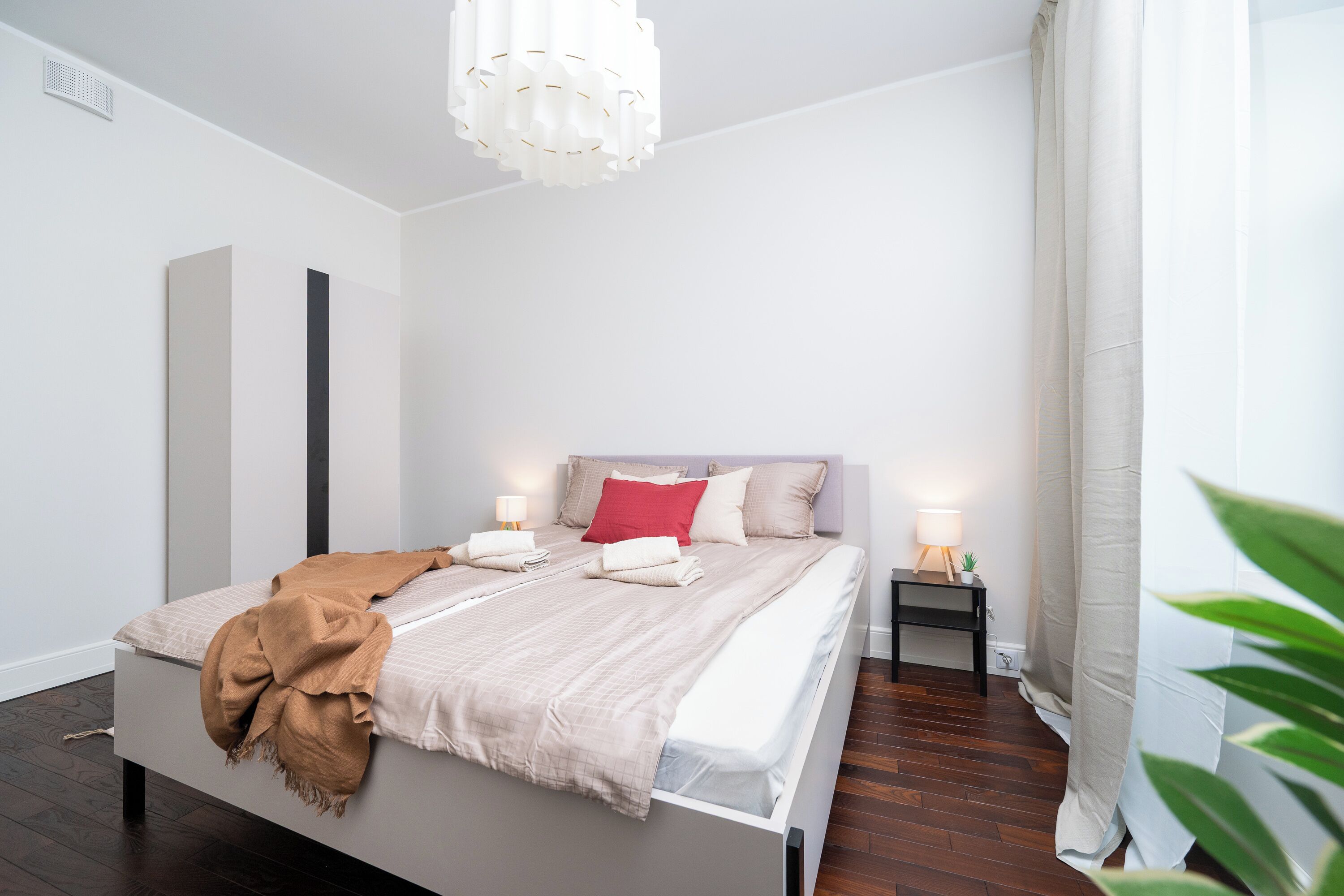 3 chambres, fer et planche à repasser, Wi-Fi, draps fournis