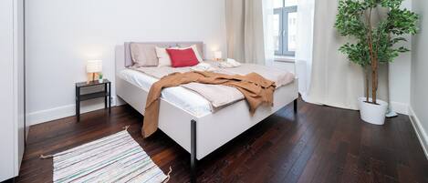 Iron/ironing board, WiFi, bed sheets