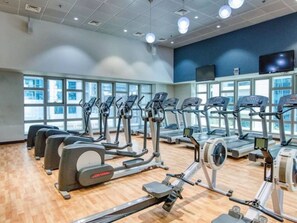 Fitness facility - Stylish 2-Bedroom Apartment-Amazing view of JBR and Marina on high floor (Dubai)