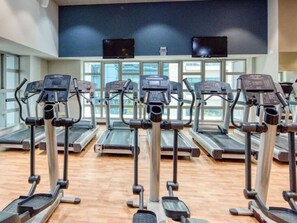 Fitness facility - Stylish 2-Bedroom Apartment-Amazing view of JBR and Marina on high floor (Dubai)