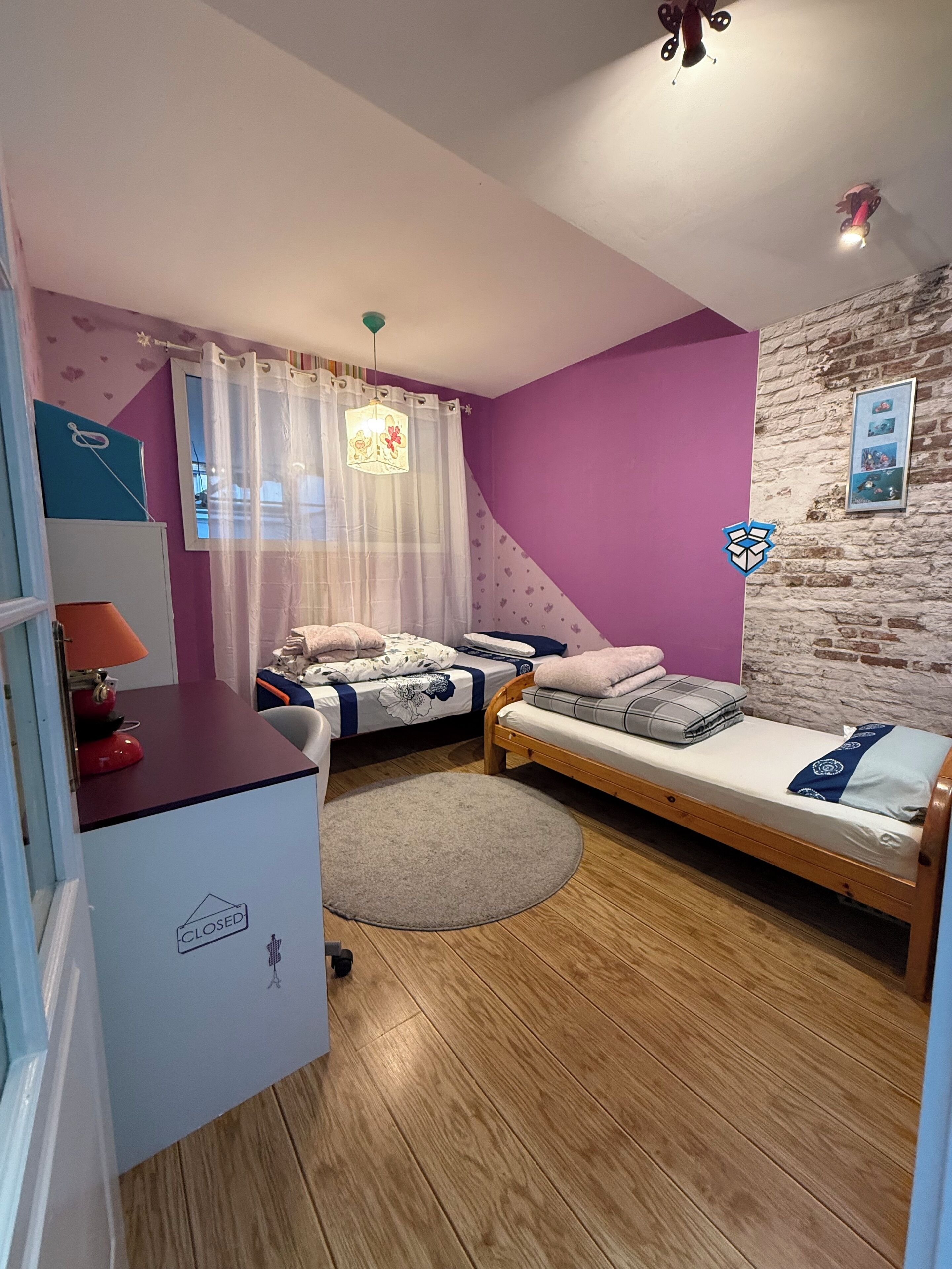 Iron/ironing board, WiFi, bed sheets