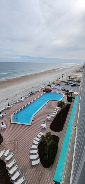 Pool - Direct Oceanfront Cozy Studio in marvelous Daytona Beach. (Daytona Beach)