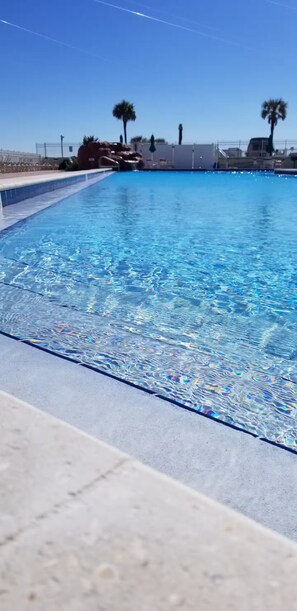 Pool - Direct Oceanfront Cozy Studio in marvelous Daytona Beach. (Daytona Beach)