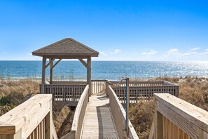 Property grounds - Wishlist: Oceanfront Event Friendly Home with Elevator (Oak Island)