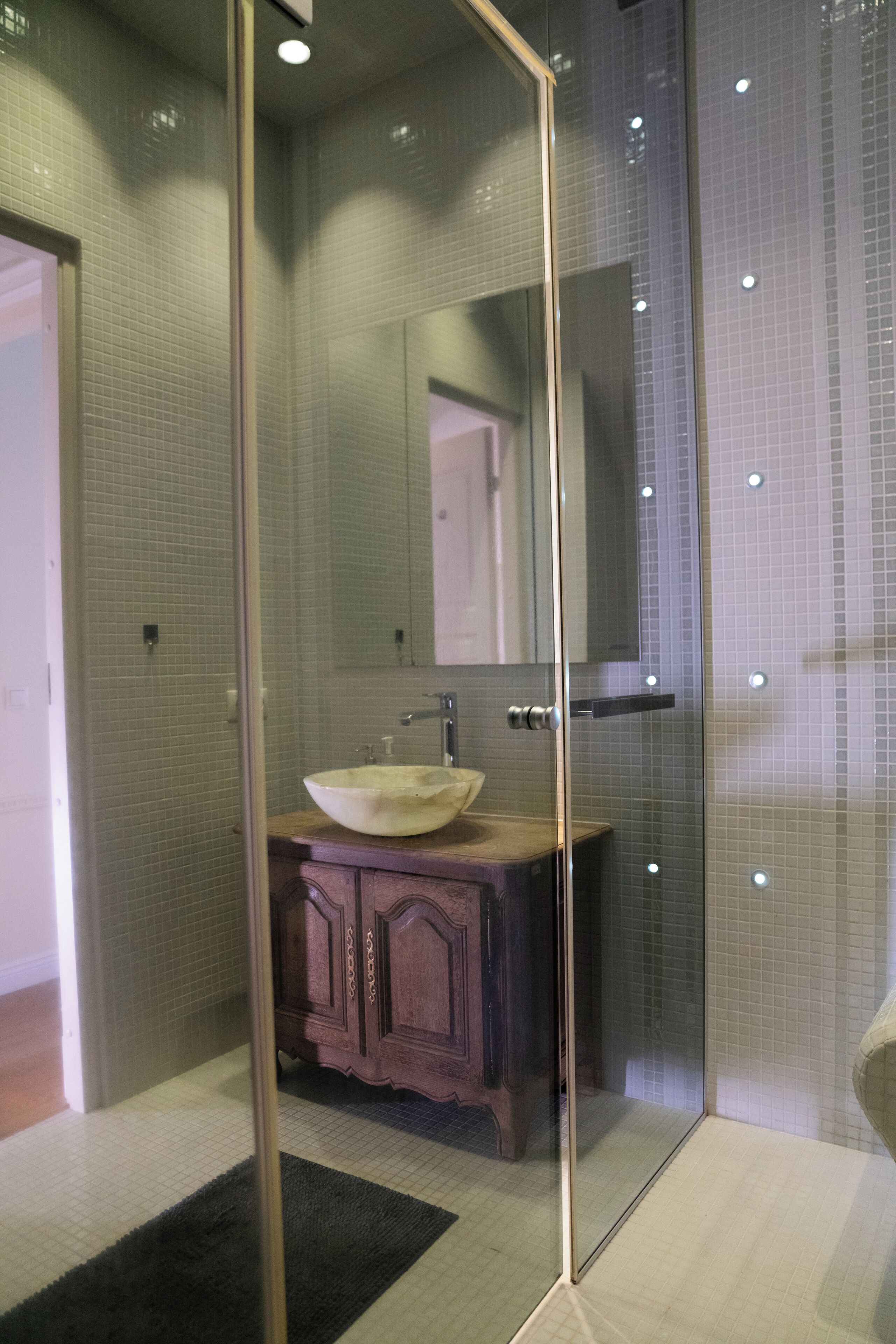 Dusche, Haartrockner, Handtücher, Seife