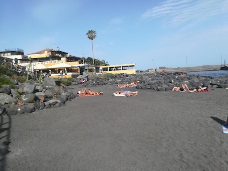 Beach. Apartment 20 meters from the sea in the seaside village of San Giovanni li Cuti (CT)